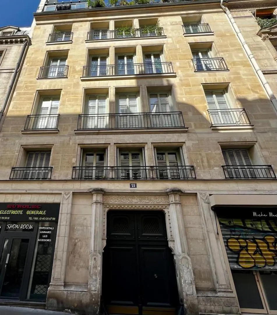 A Duplex With A Sacre Coeur'S View 0*, Paris